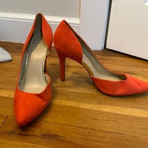 Coral suede pumps